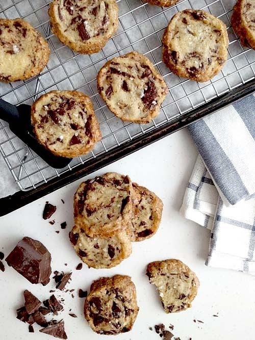 Shortbread con chucks de chocolate y manteca salada