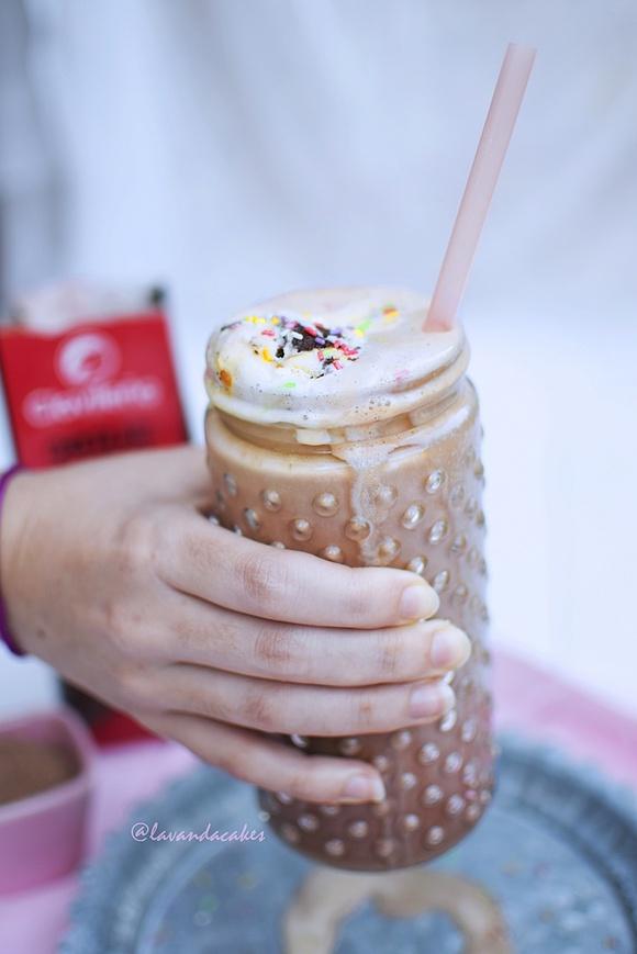 Batido de chocolate a la taza y mantequilla de cacahuetes