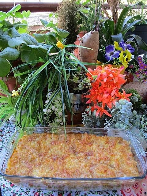 Pastel caliente de arroz y puré de verduras con gratinado de cuatro quesos