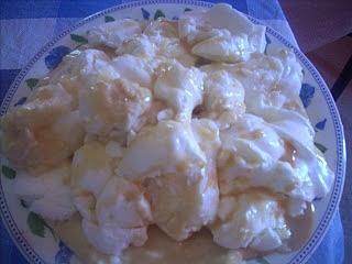 Tres leches en forma de copo de nieve con leche Nevada