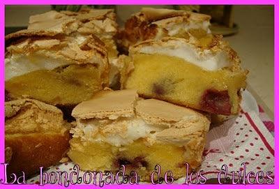 Brownie con merengue y moras