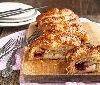 Strudel de requesón y fresas para Navidad