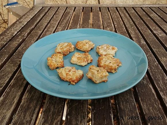 Galletas saladas de queso y hierbas provenzales