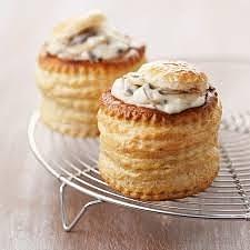 Volovanes rellenos de brandada para Navidad