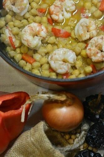 Garbanzos con gambones