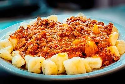 Ñoquis de patata a la boloñesa