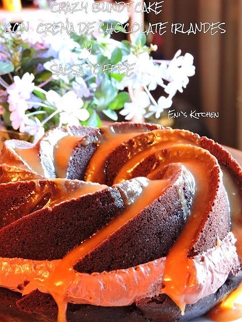 Bundt cake con crema de chocolate irlandesa y salsa toffee para Navidad