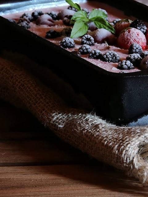 Helado de frutos rojos, cerezas, cseresznye, fagylalt