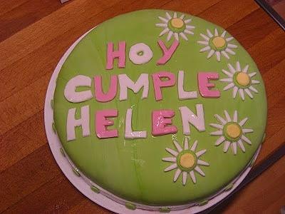 Hoy cumple Helen y mi tarta de cumpleaños