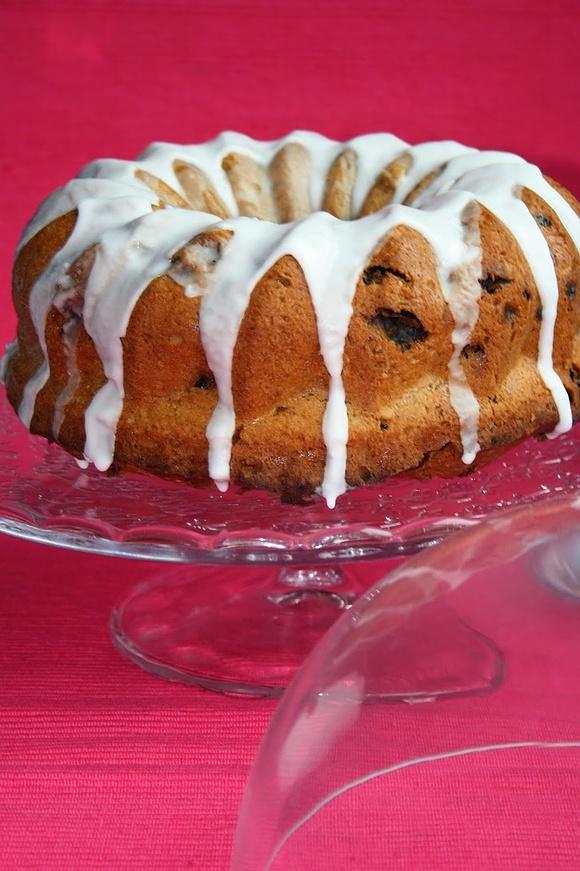 Bundt cake glaseado de pasas y frutos secos