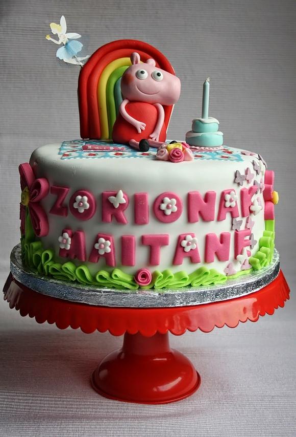 Tarta de cumpleaños de Peppa Pig con relleno de mousse de chocolate