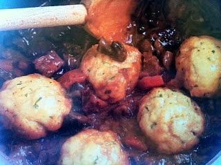 Estofado con setas y albóndigas de queso