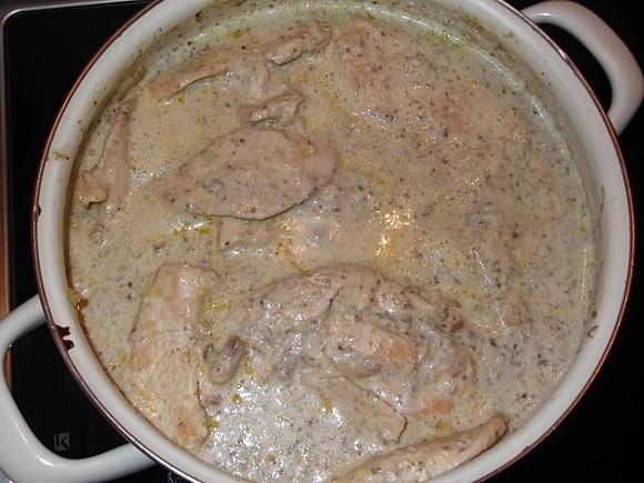 Pollo con salsa de champiñones