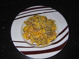 Revuelto de gambas y gulas