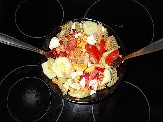 Ensalada de  pasta y pepino