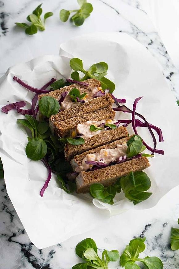 Sandwich de Atún con Maíz