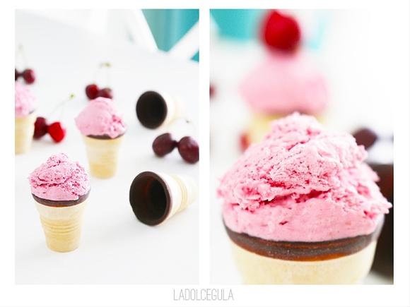 Helado suave de queso y cerezas