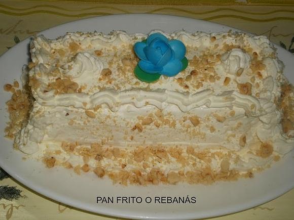 Pastel de galletas y avellanas
