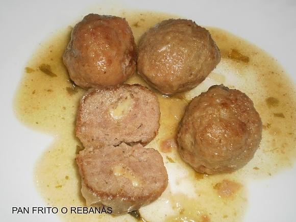 Albóndigas rellenas con queso