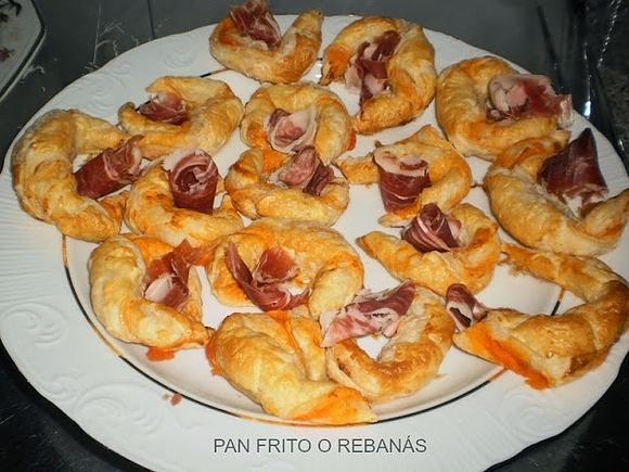 Croissant relleno de salmorejo