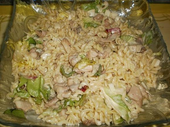 Ensalada césar con pasta