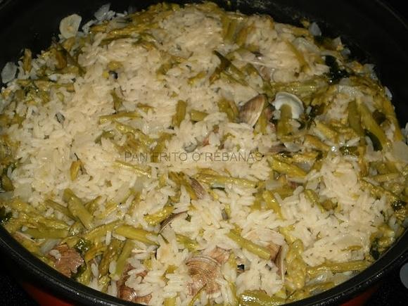Arroz con almejas y espárragos trigueros