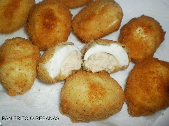 Huevos rellenos de quesitos