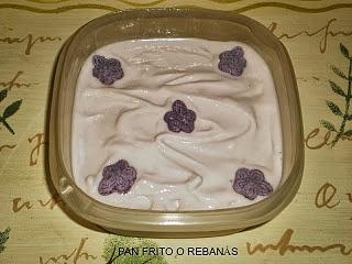 Helado de caramelos violetas