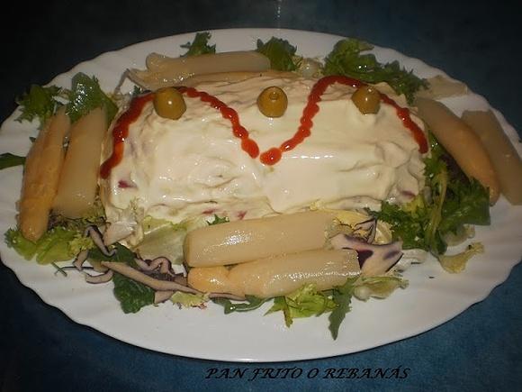 Pastel de calabacines, pimientos y atún