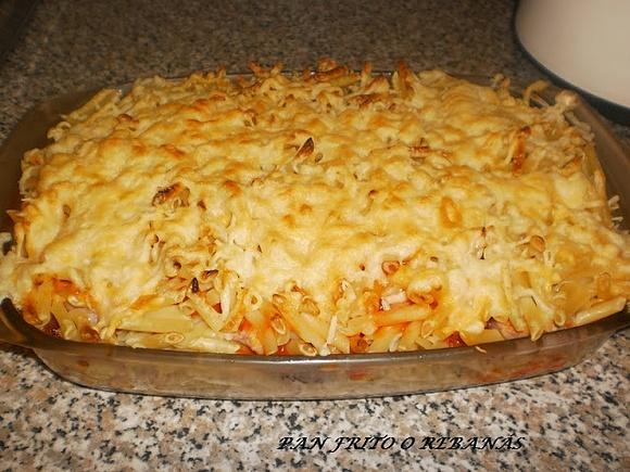 Macarrones con tomates y jamón