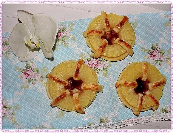 Flores de piña y hojaldre