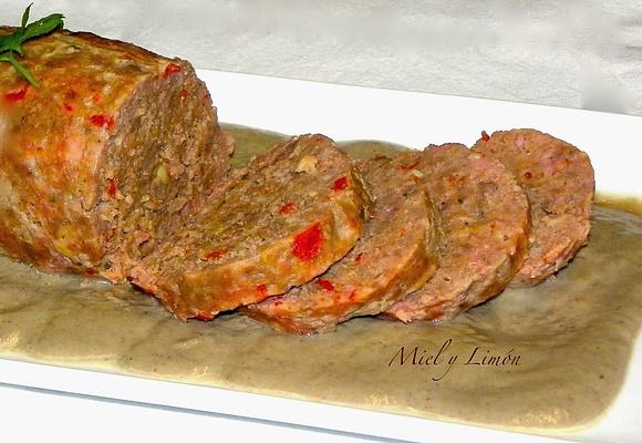 Rollos de carne en salsa de champiñones