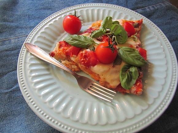 Pizza Margherita z pomidorkami cherry