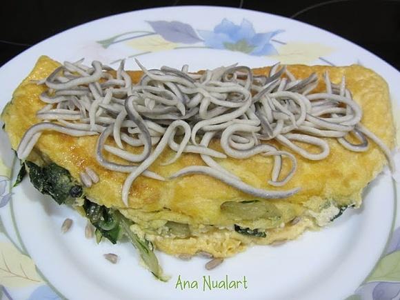 Tortilla rellena de acelgas con gulas