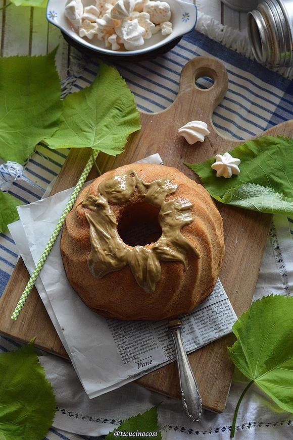 Ciambella allo yogurt con crema di pistacchi