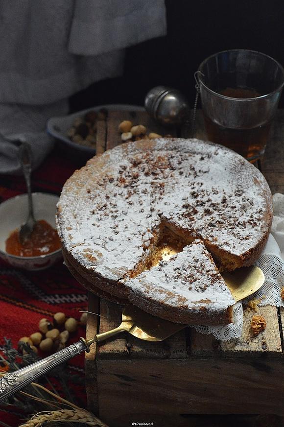 Crostata di nocciole con marmellata di pesche
