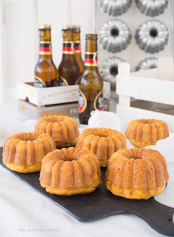 Mini bundt cakes de zanahoria jamón y cerveza