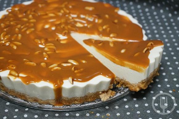 Tarta de queso y salsa de caramelo