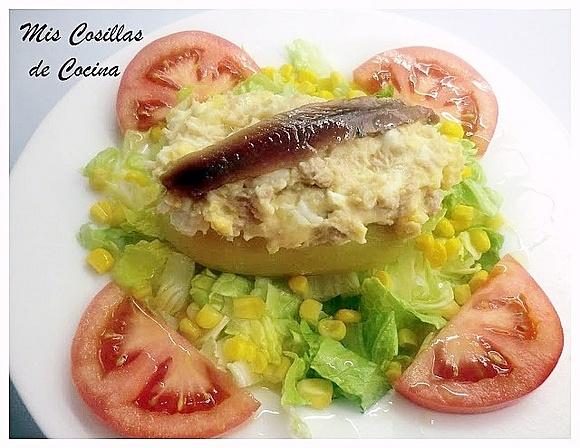 Patatas rellenas en ensalada