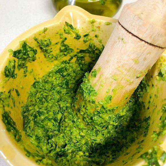 Pesto de albahaca y pistachos