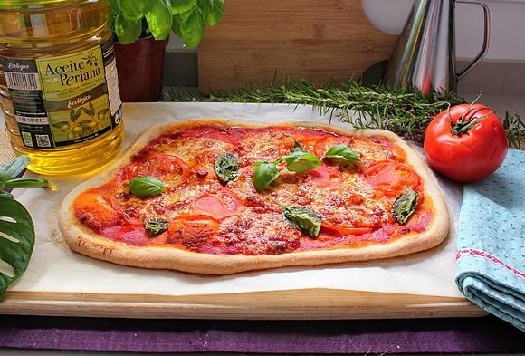 Pizza napolitana con masa casera de aceite de oliva virgen extra
