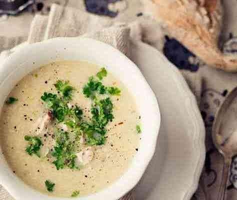 Sopa cremosa de pollo con puerro