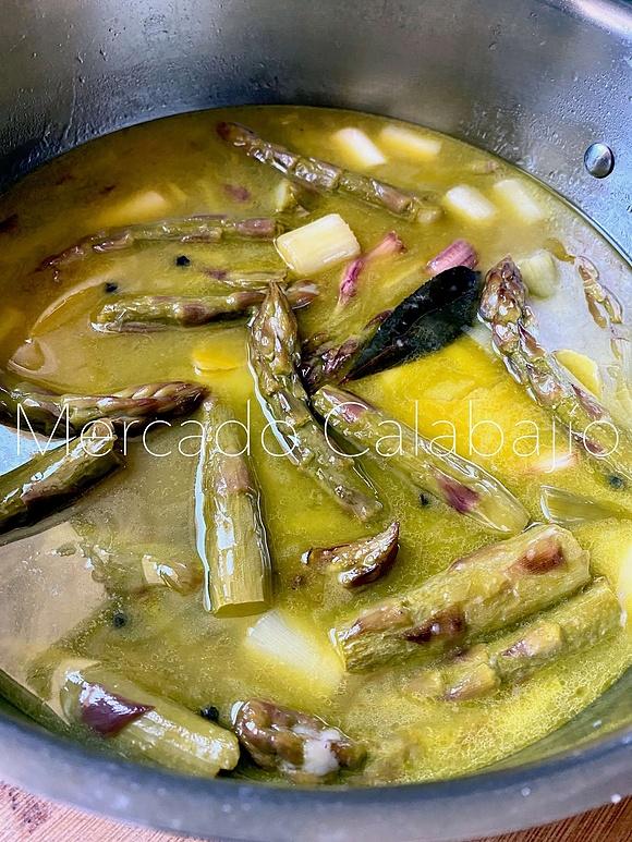 Espárragos verdes en escabeche