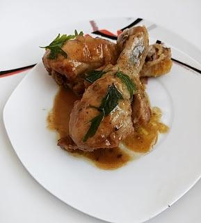 Muslos de pollo en salsa de ajillo