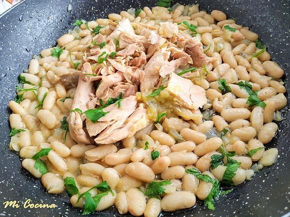 Habichuelas blancas pochadas con faisan en escabeche