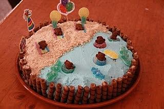 Tarta para cumpleaños en la playa