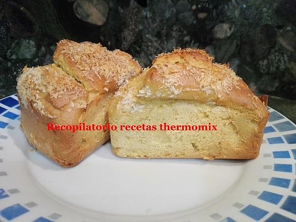 Bizcocho de naranja con chocolate y coco en thermomix