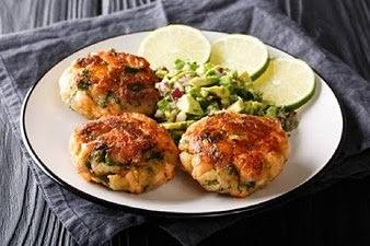 Buñuelos de salmón con aguacate