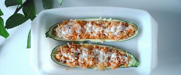 Calabacines rellenos de atún y queso