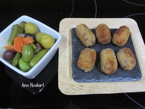 Croquetas de jamón con almendras